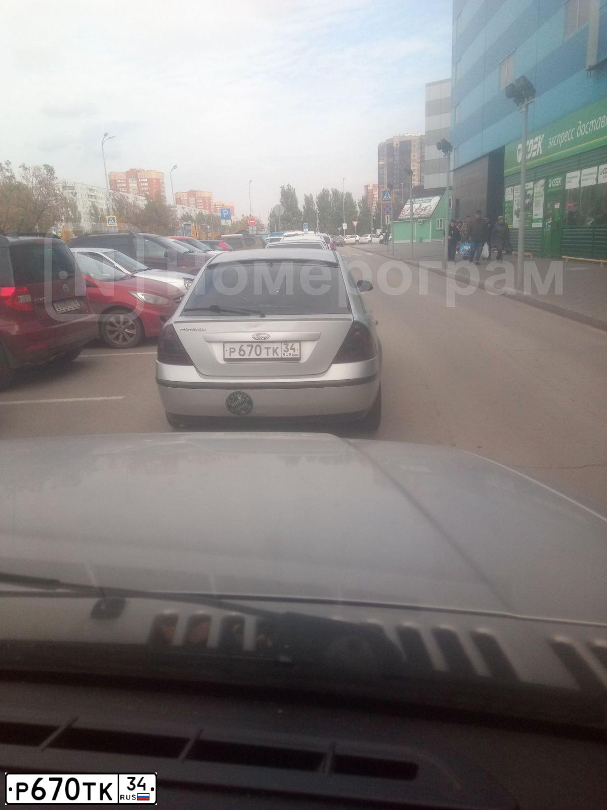 Фото автомобиля FORD MONDEO, 2002 — госномер Р670ТК34. Цвет: Серебристый