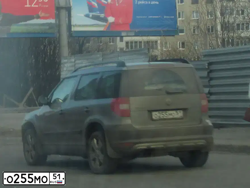 Фото автомобиля SKODA YETI, 2012 — госномер О255МО51. Цвет: СЕРЫЙ