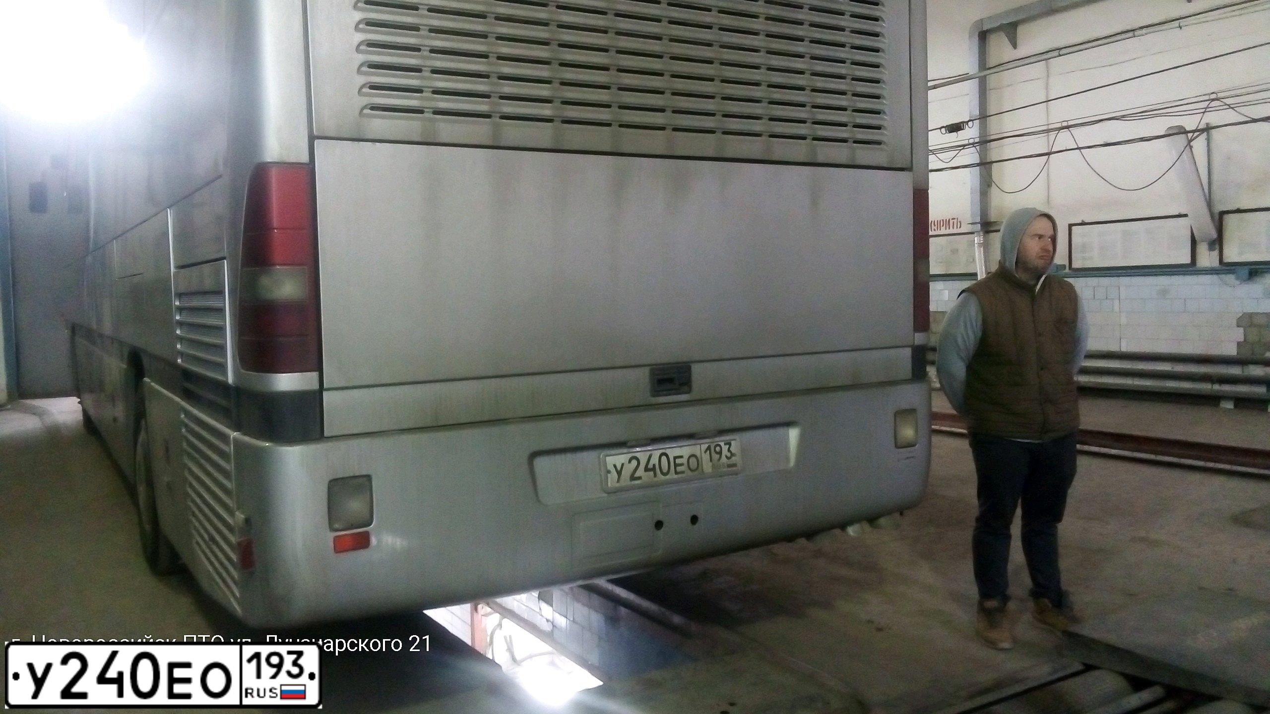Фото автомобиля MERCEDES O 403, 2001 — госномер Е003УО32. Цвет: СЕРЫЙ