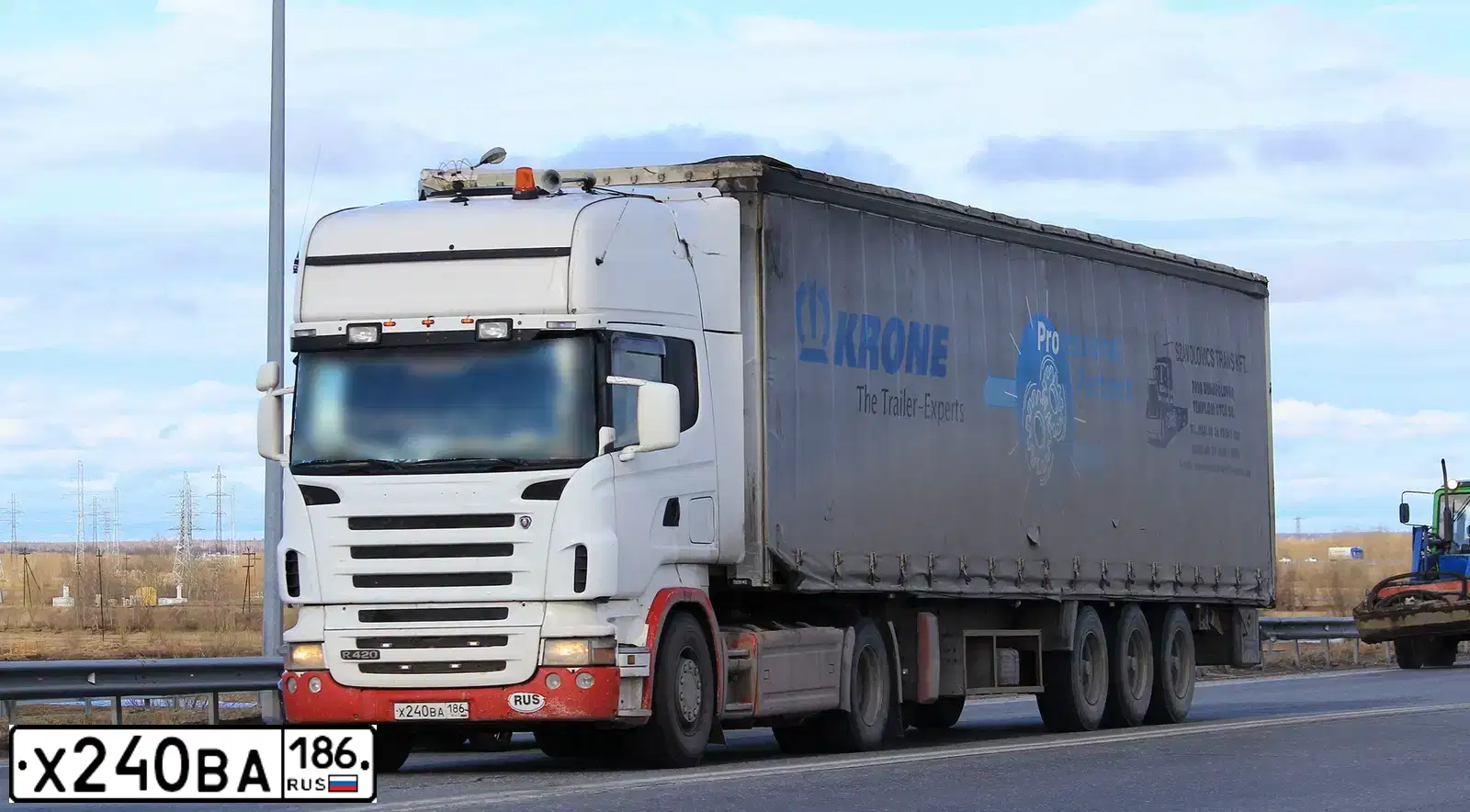 Фото автомобиля SCANIA SERIE R /4X2/, 2011 — госномер Х240ВА186. Цвет: Белый