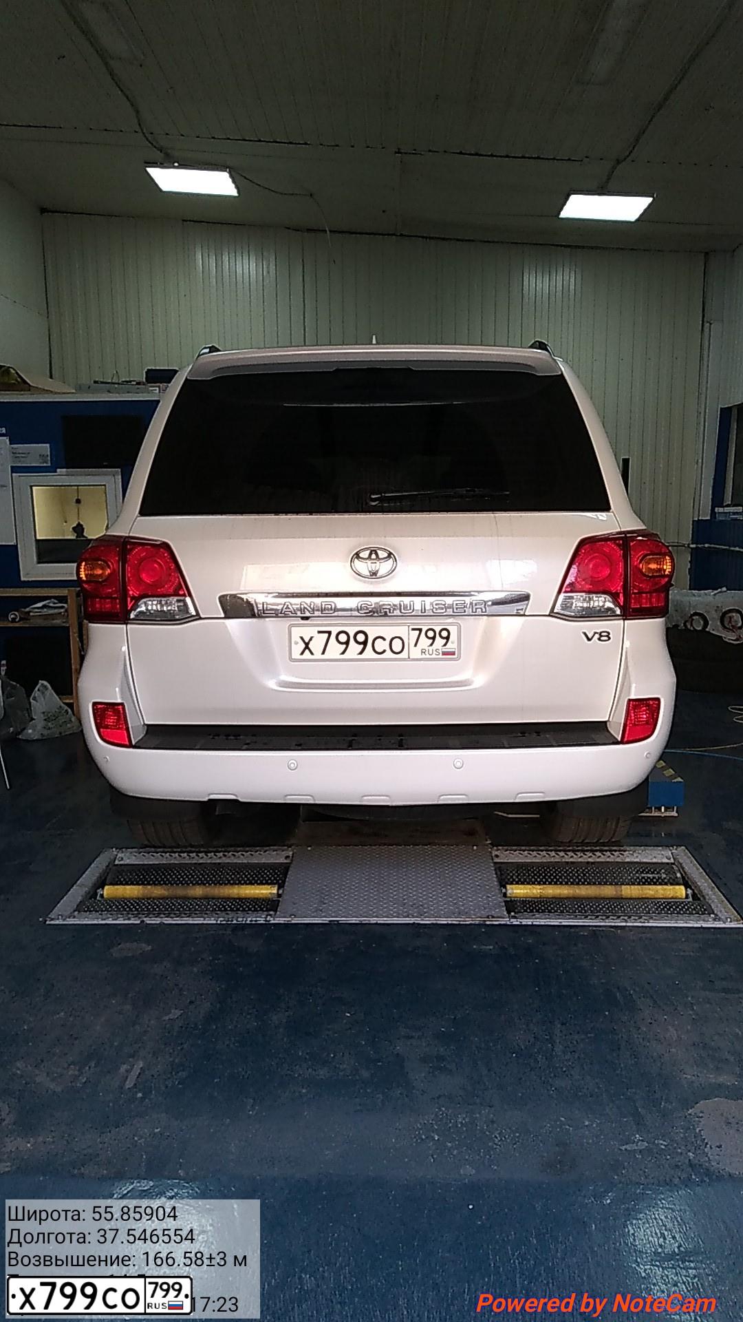 Фото автомобиля TOYOTA LANDCRUISER 200, 2014 — госномер Х799СО799. Цвет: Белый