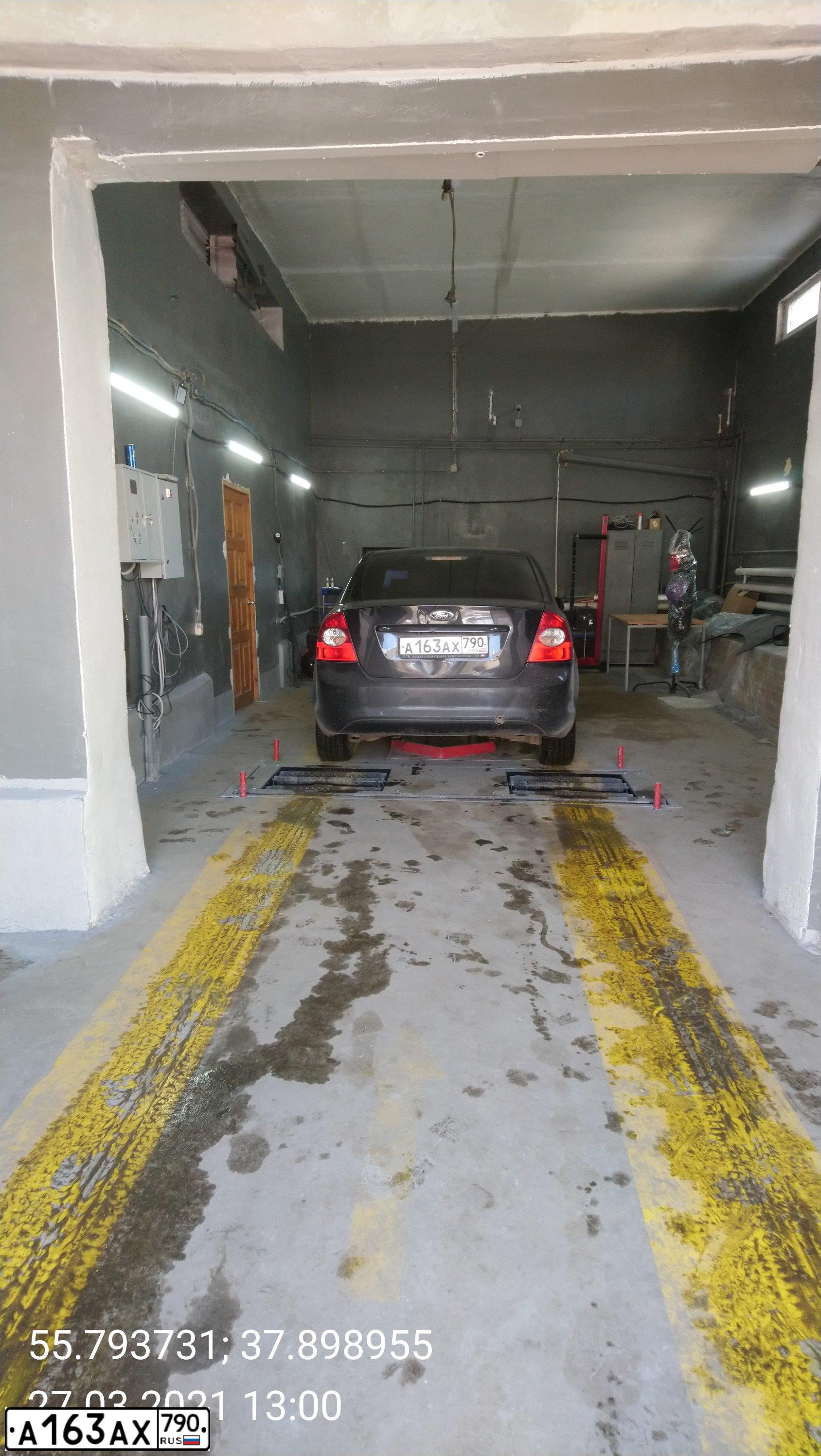 Фото автомобиля FORD FOCUS, 2010 — госномер А163АХ790. Цвет: ЧЕРНЫЙ