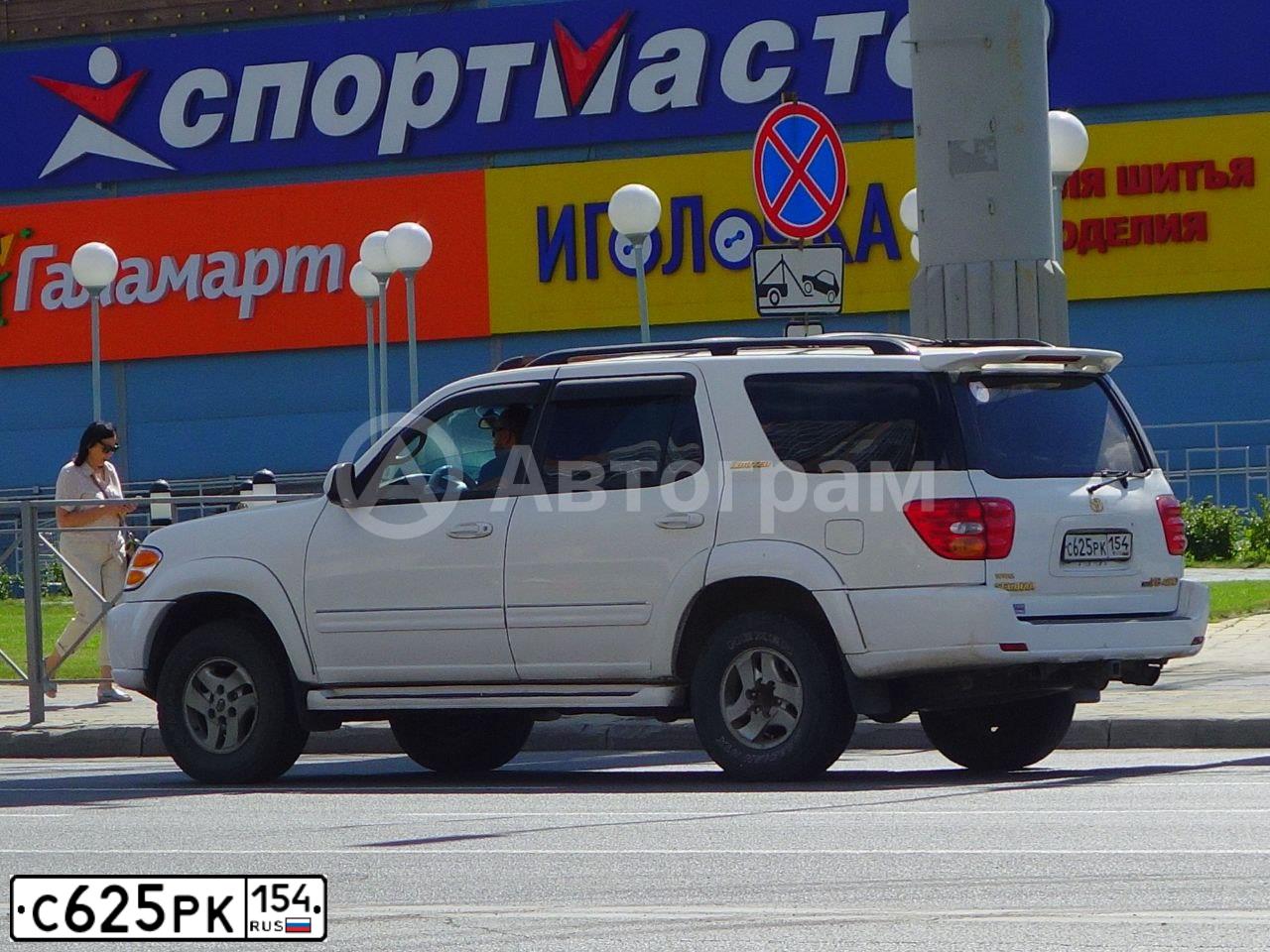Фото автомобиля TOYOTA SEQUOIA, 2002 — госномер С625РК154. Цвет: БЕЛЫЙ
