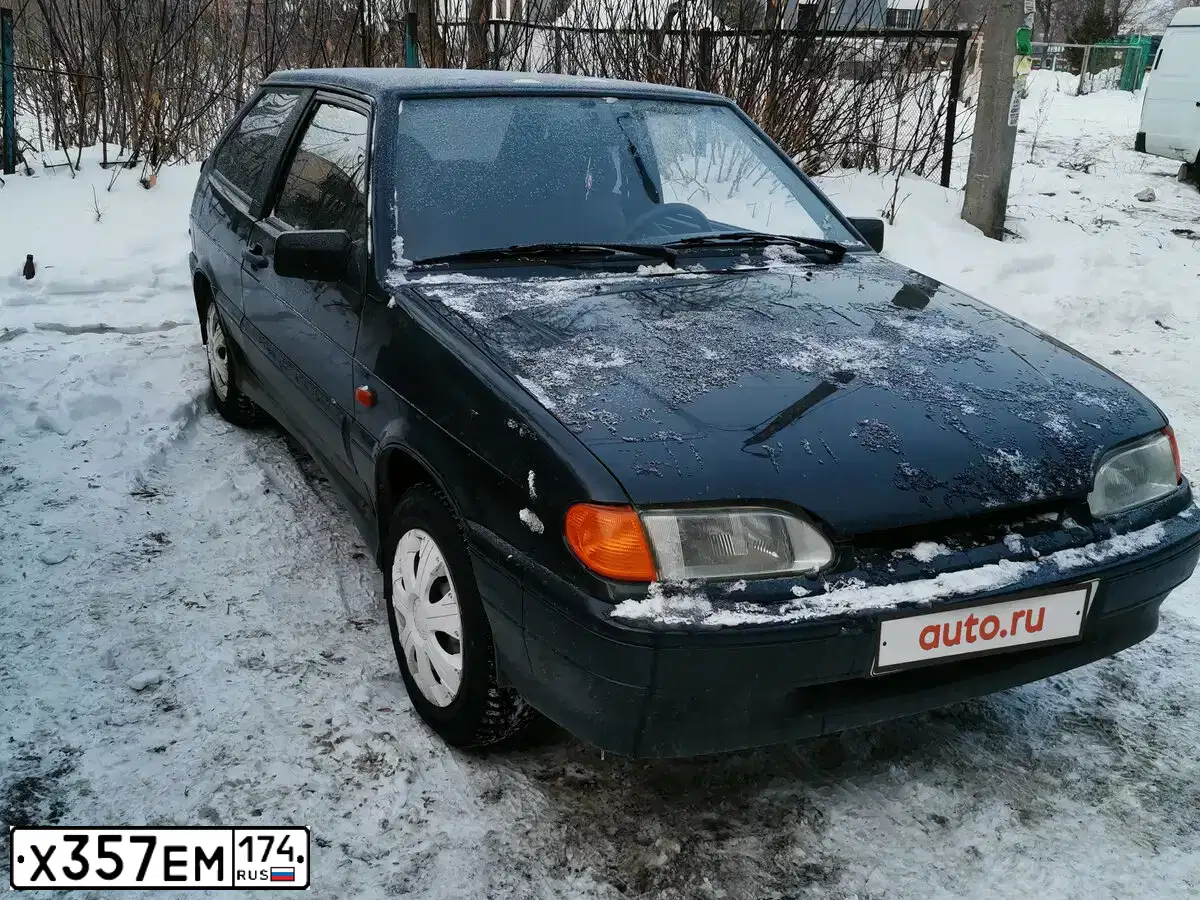 Фото автомобиля LADA 2113 SAMARA, 2008 — госномер Х357ЕМ174. Цвет: Темно-зеленый