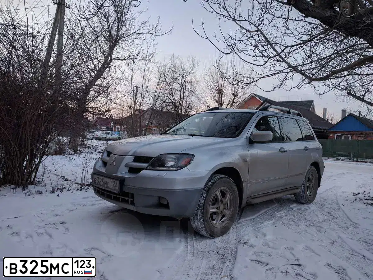 Фото автомобиля MITSUBISHI OUTLANDER, 2004 — госномер В325МС123. Цвет: Серебристый