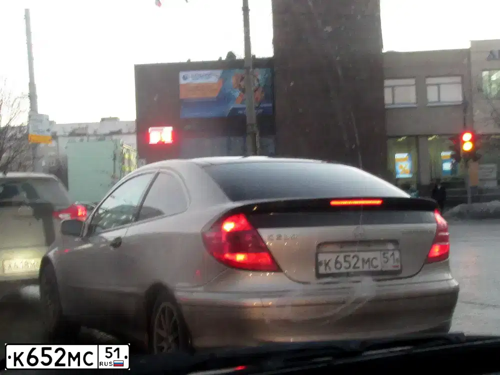 Фото автомобиля MERCEDES-BENZ C-CLASS, 2002 — госномер В567РУ51. Цвет: ЗОЛОТИСТЫЙ