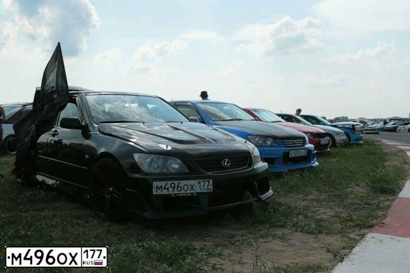 Фото автомобиля LEXUS IS, 2000 — госномер М496ОХ177. Цвет: ЗЕЛЕНЫЙ ТЕМНЫЙ