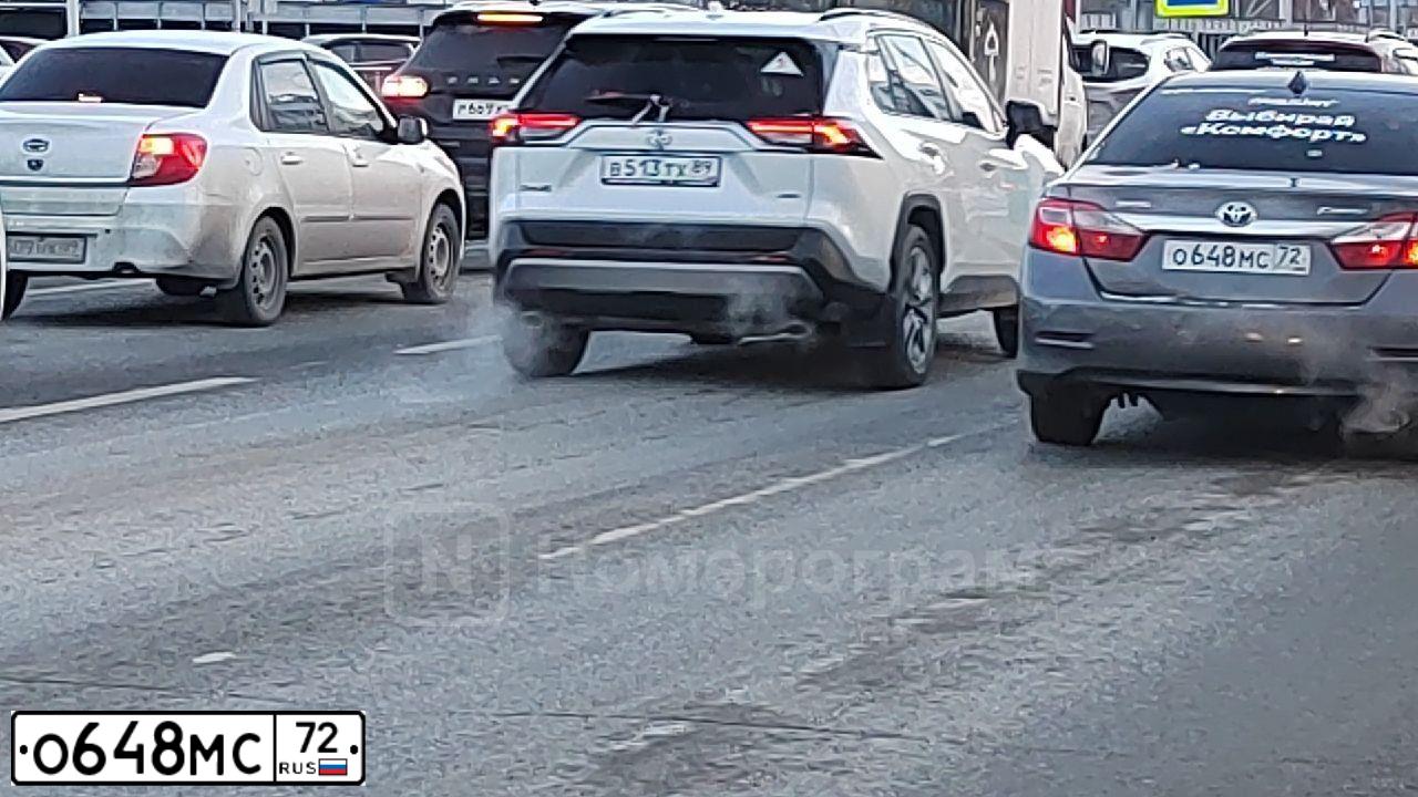 Фото автомобиля TOYOTA CAMRY, 2012 — госномер О648МС72. Цвет: СЕРЫЙ МЕТАЛЛИК