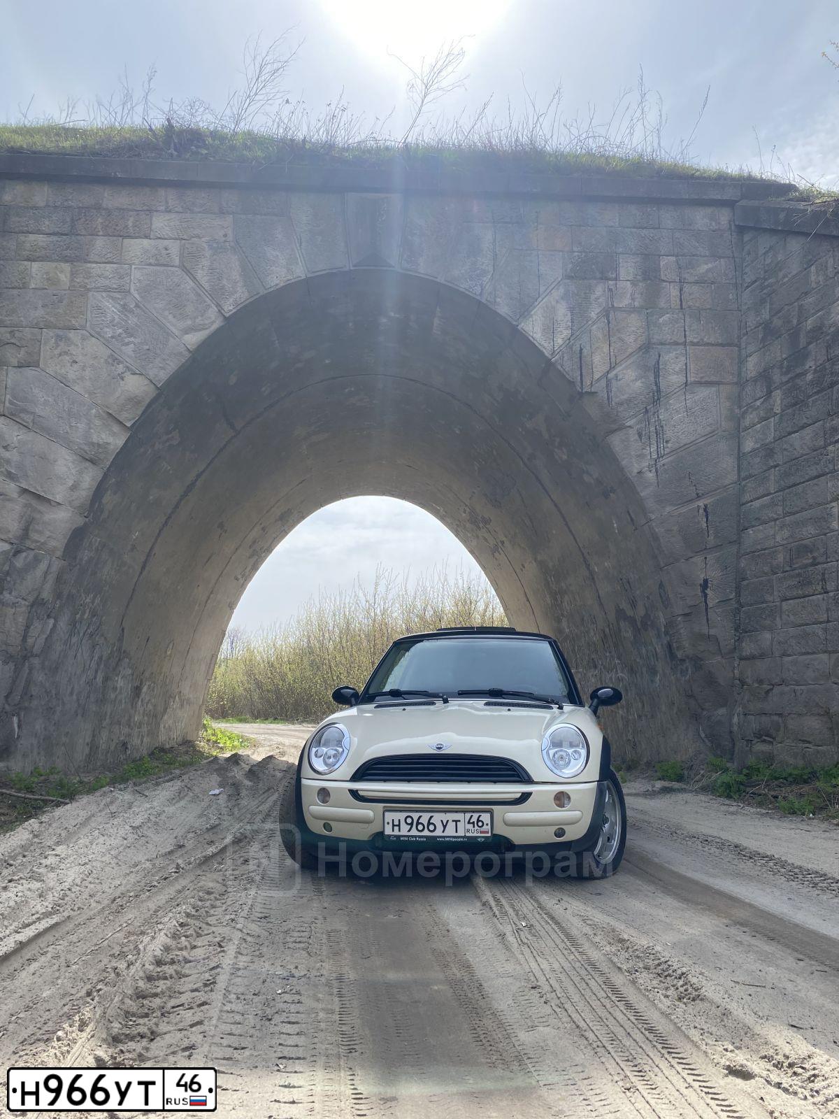 Фото автомобиля MINI COOPER, 2002 — госномер В345ОТ193