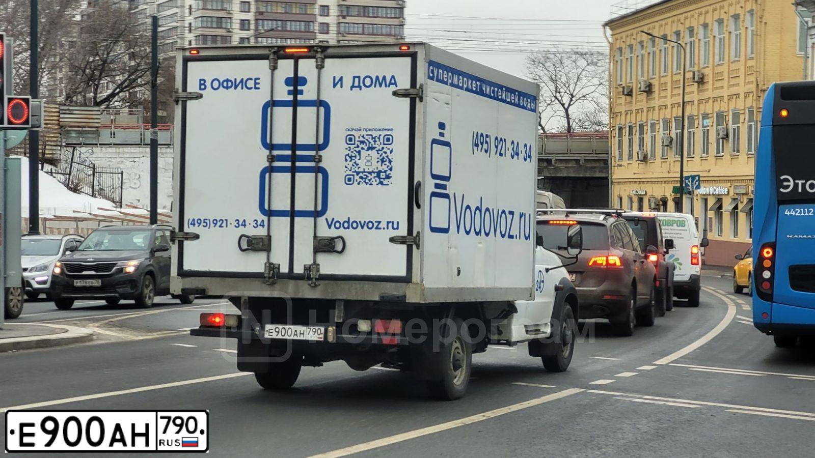 Фото автомобиля UAZ PROFI, 2019 — госномер Е900АН790. Цвет: Белый