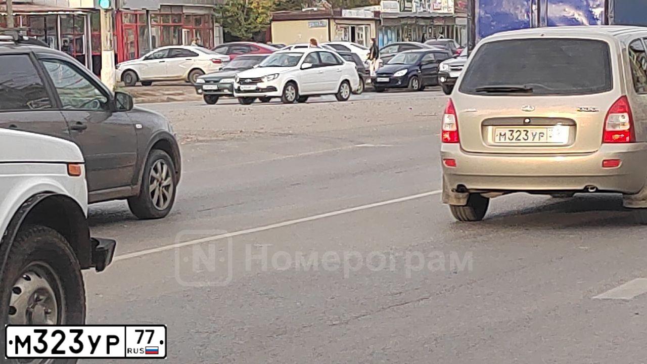 Фото автомобиля VOLKSWAGEN GOLF, 1989 — госномер С816АХ977. Цвет: СЕРО-БЕЛЫЙ