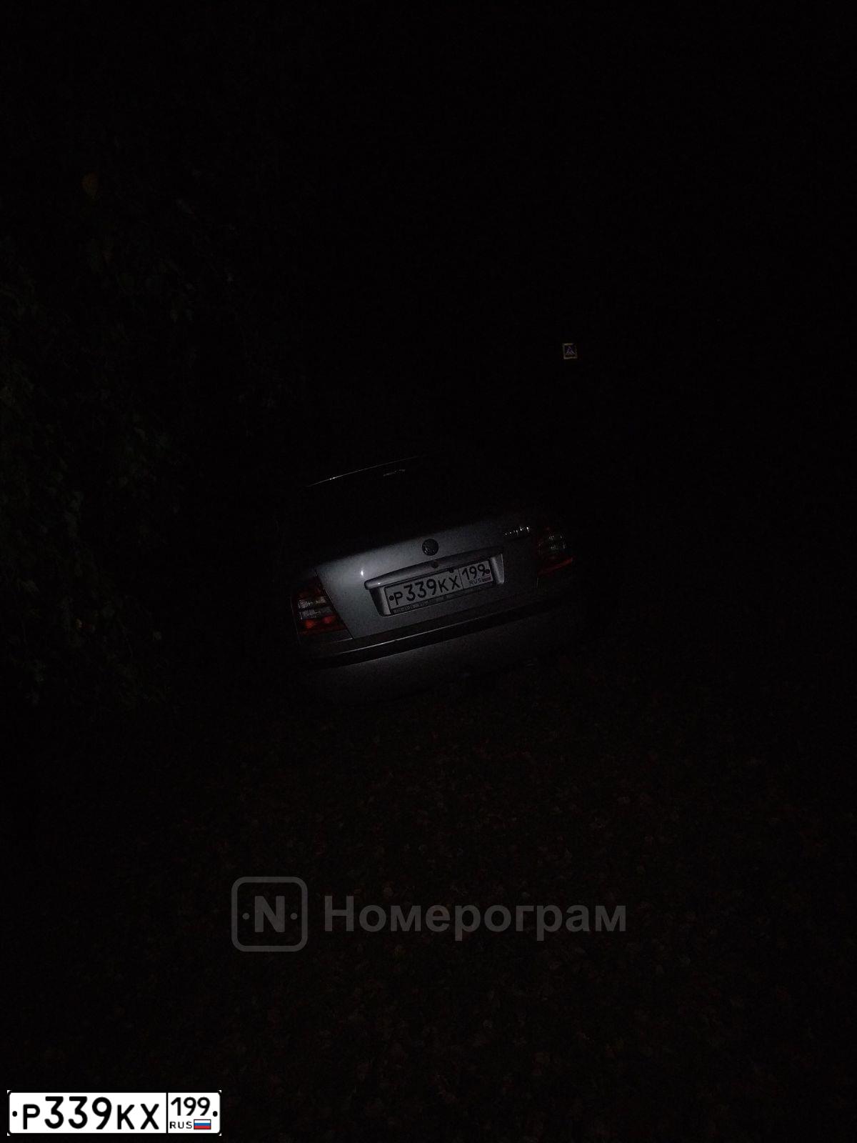 Фото автомобиля SKODA OCTAVIA, 2005 — госномер Р339КХ199. Цвет: СЕРЕБРИСТЫЙ
