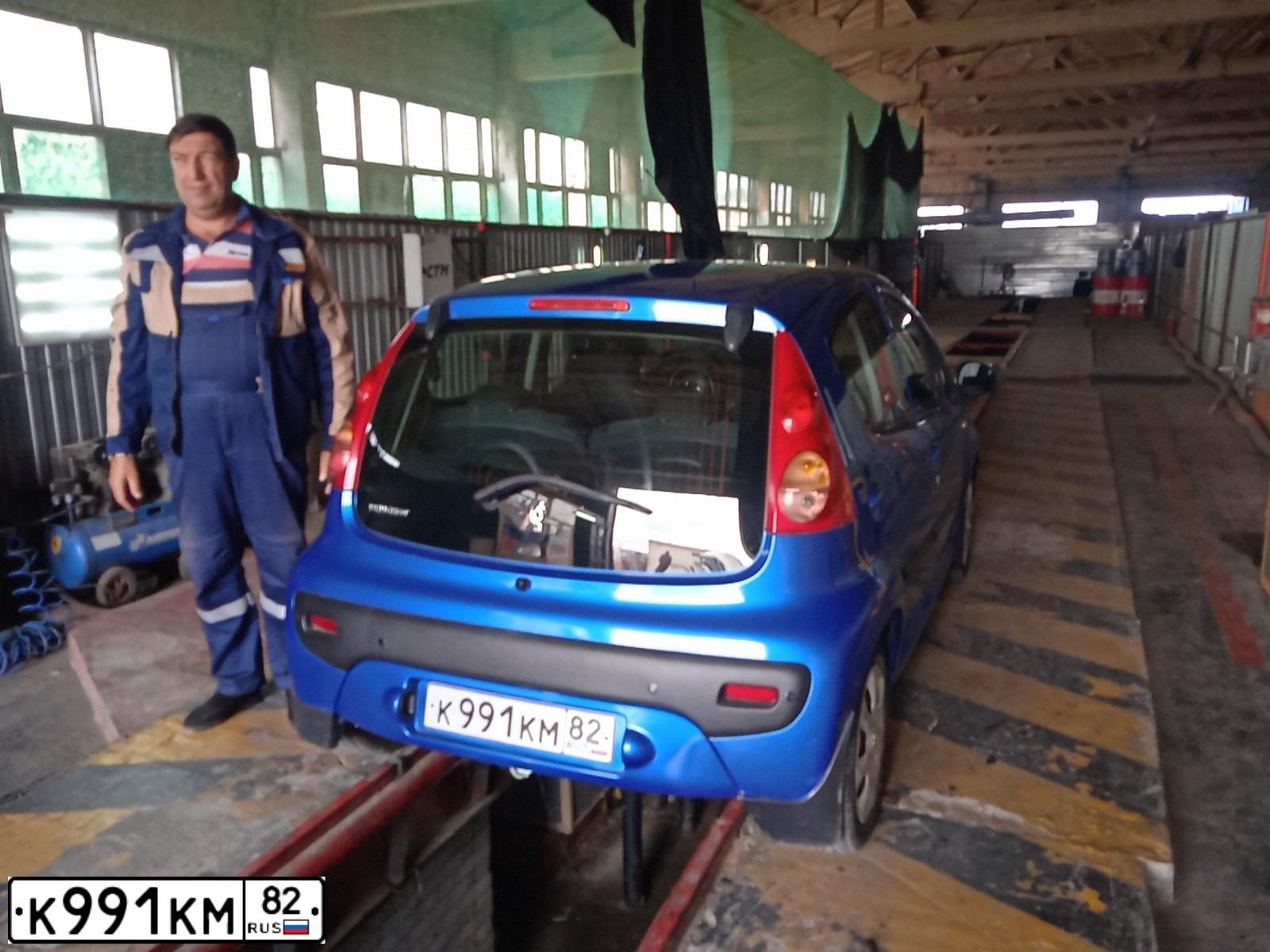 Фото автомобиля PEUGEOT 107, 2010 — госномер В186ВЕ92. Цвет: ЯРКО-СИНИЙ