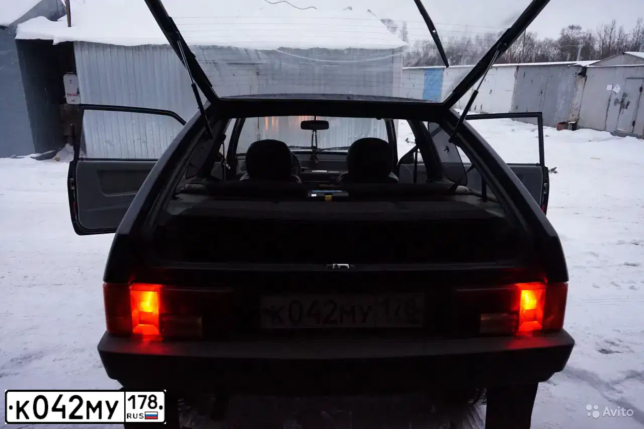 Фото автомобиля LADA 2108 SAMARA, 1990 — госномер К042МУ178. Цвет: ЧЕРНЫЙ