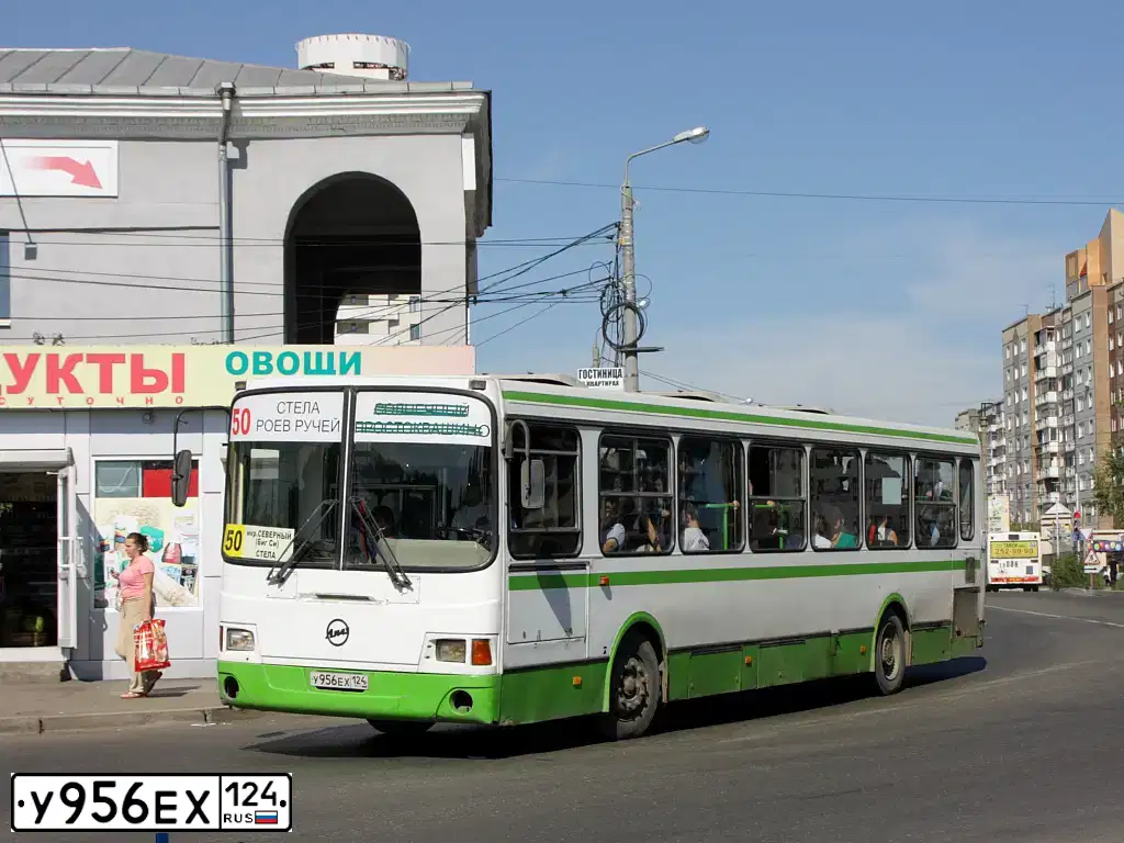 Фото автомобиля LIAZ 5256, 2006 — госномер У956ЕХ124. Цвет: БЕЛЫЙ С ЗЕЛЕНОЙ ПОЛОСОЙ
