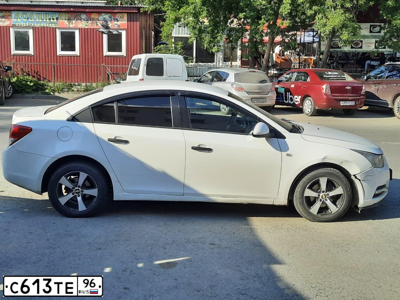Фото автомобиля CHEVROLET CRUZE, 2011 — госномер С613ТЕ96. Цвет: Белый