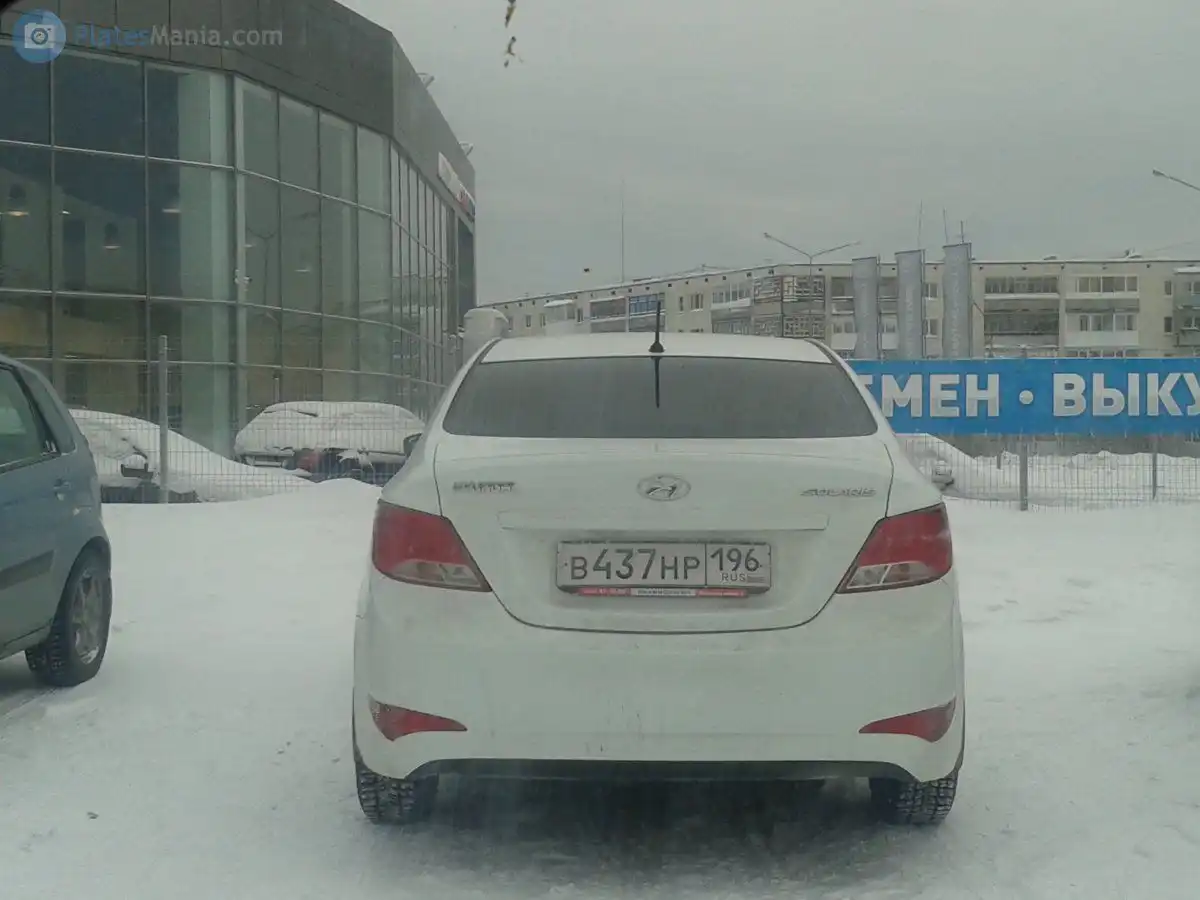 Фото автомобиля HYUNDAI SOLARIS, 2015 — госномер В437НР196. Цвет: БЕЛЫЙ