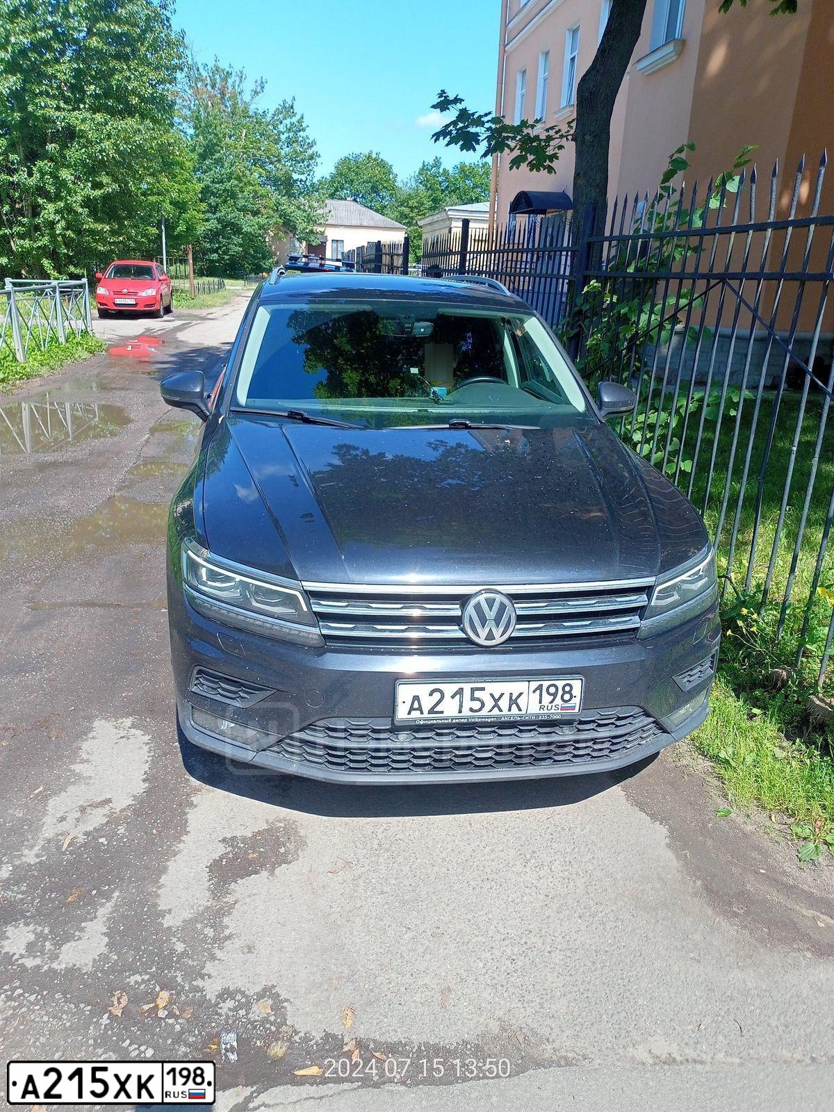 Фото автомобиля VOLKSWAGEN TIGUAN, 2018 — госномер Т069ЕВ198. Цвет: ЧЕРНЫЙ