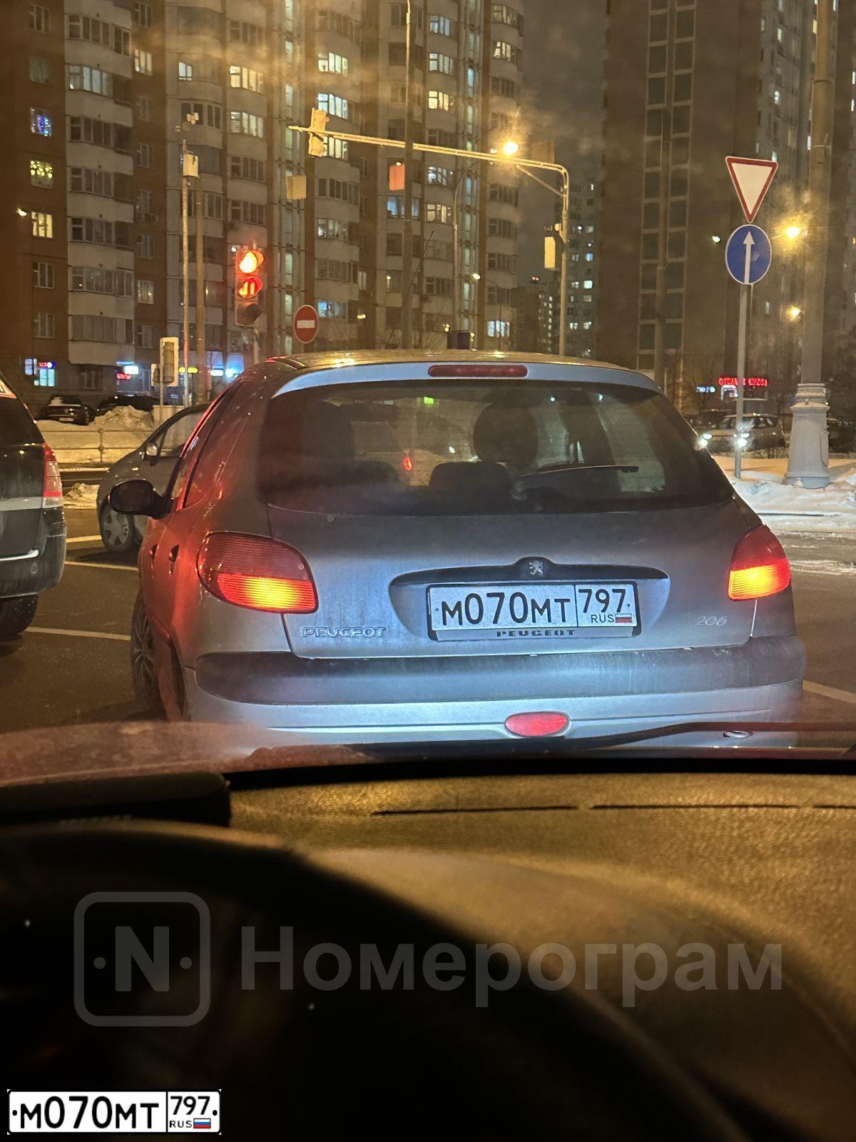 Фото автомобиля PEUGEOT 206, 2002 — госномер М070МТ797. Цвет: СЕРЫЙ