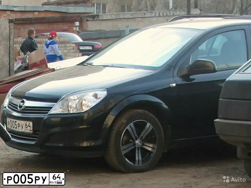 Фото автомобиля OPEL ASTRA, 2012 — госномер Р005РУ64. Цвет: ЧЕРНЫЙ