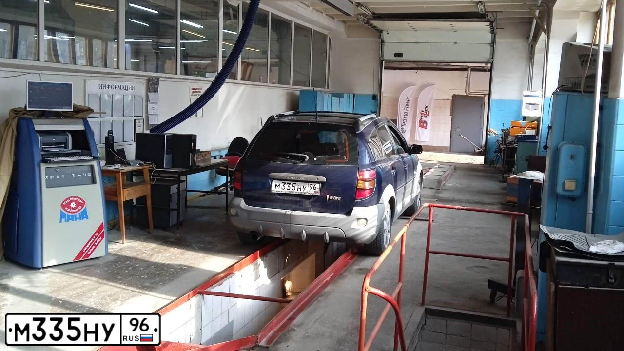 Фото автомобиля PONTIAC VIBE, 2003 — госномер М335НУ96. Цвет: СИНИЙ