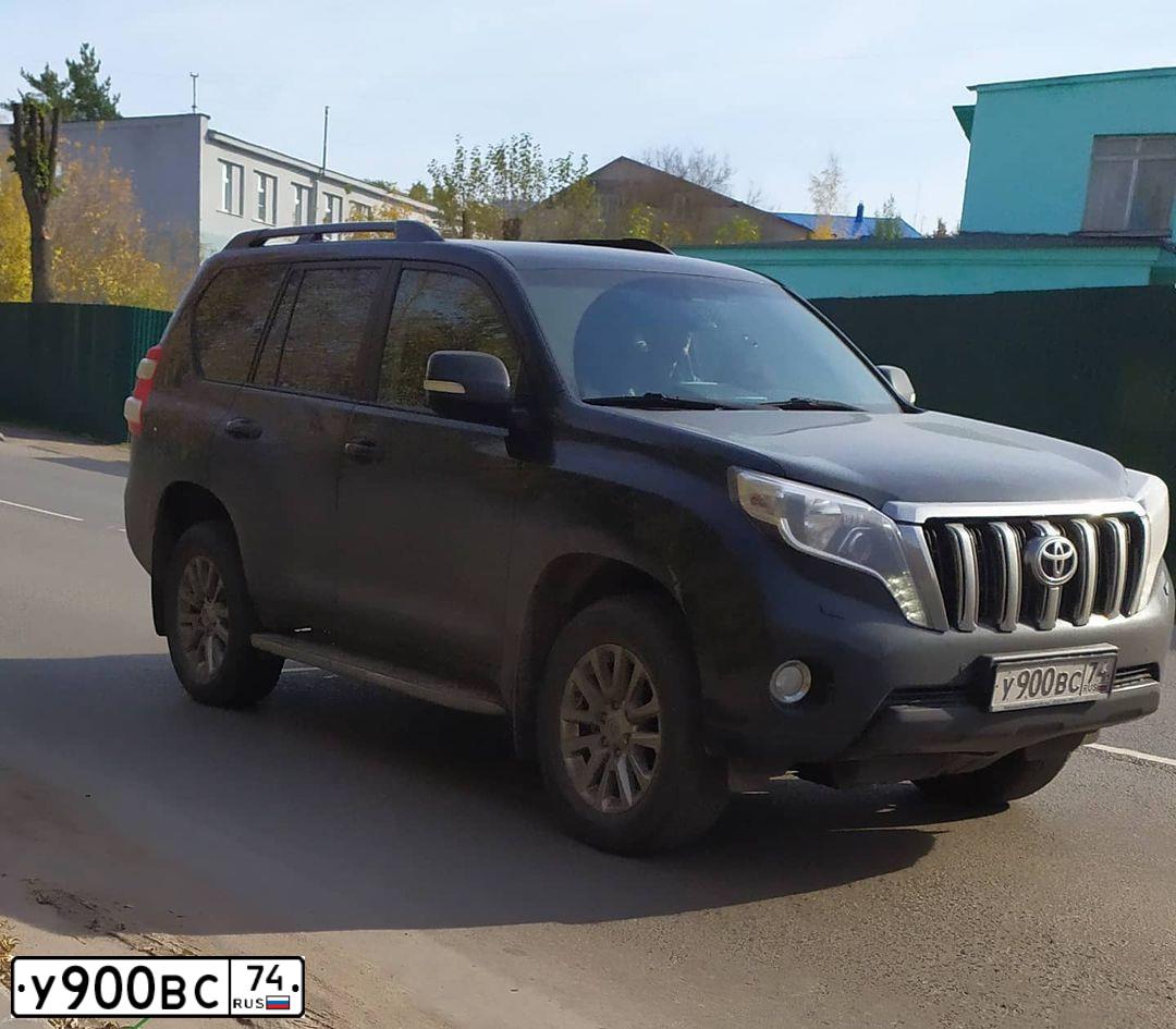 Фото автомобиля NISSAN PATHFINDER, 2011 — госномер Н381СО174. Цвет: ЧЕРНЫЙ