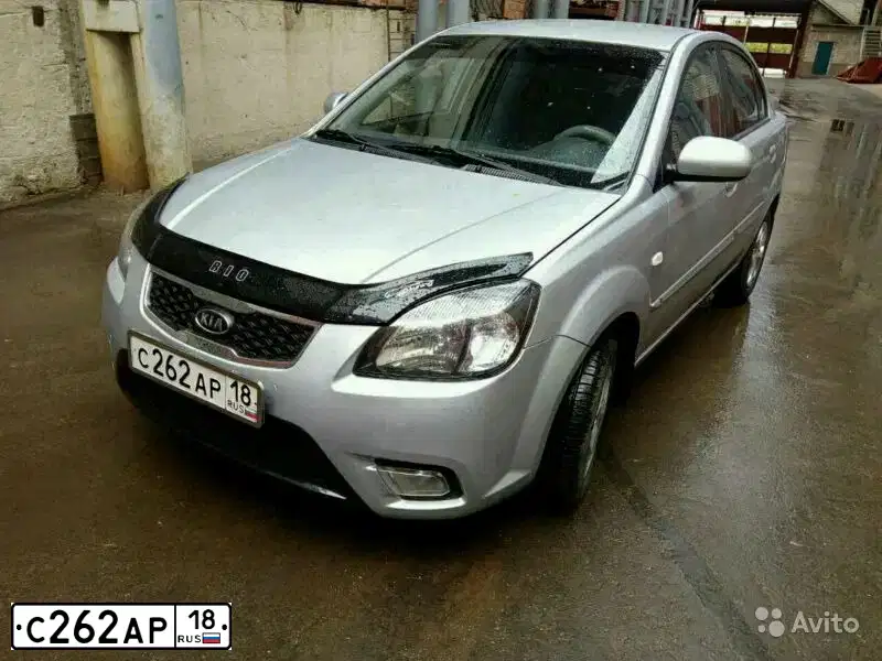 Фото автомобиля KIA RIO, 2011 — госномер С262АР18. Цвет: серебристый