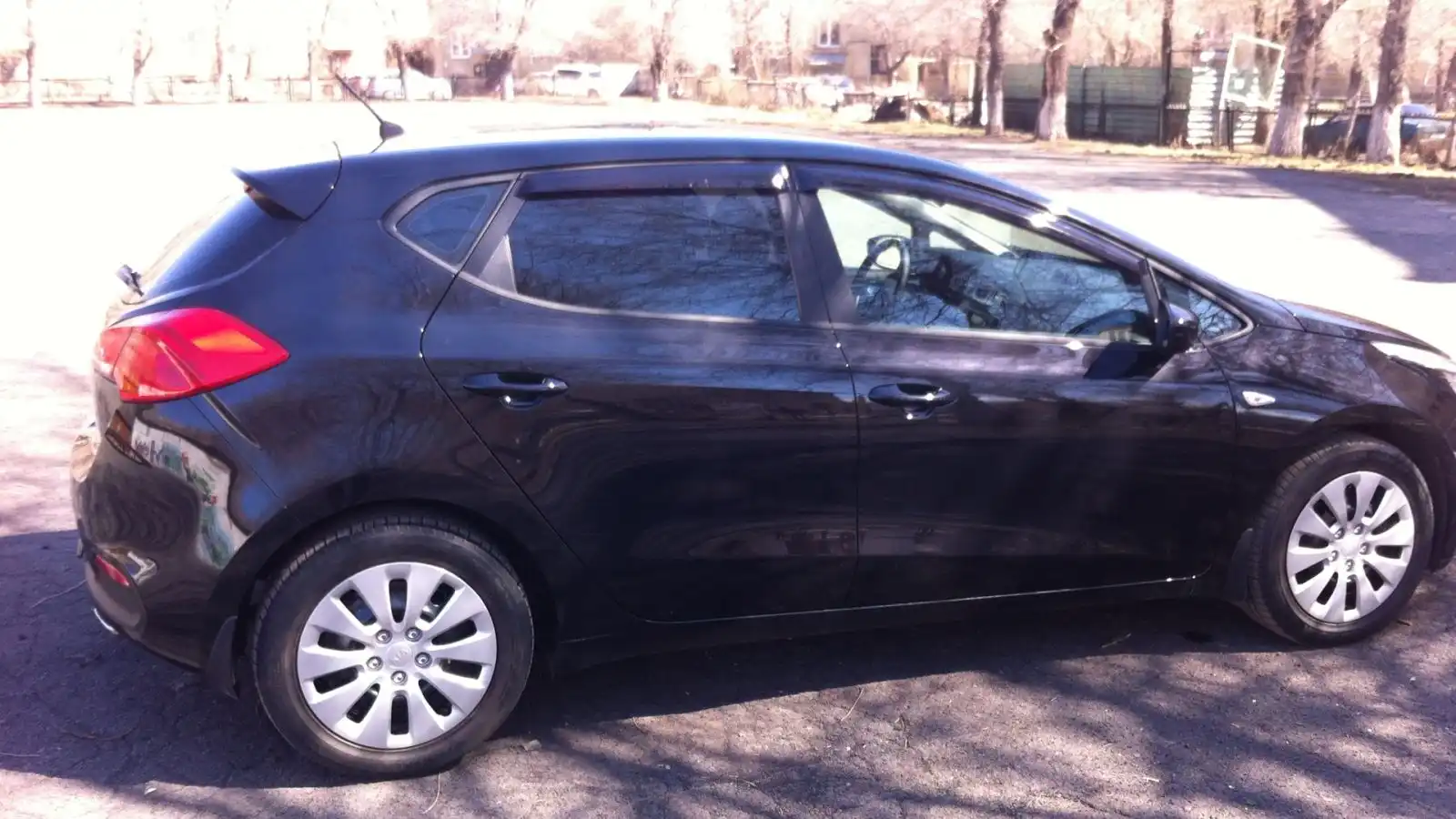 Фото автомобиля KIA CEED, 2013 — госномер Р301АЕ250. Цвет: ЧЕРНЫЙ