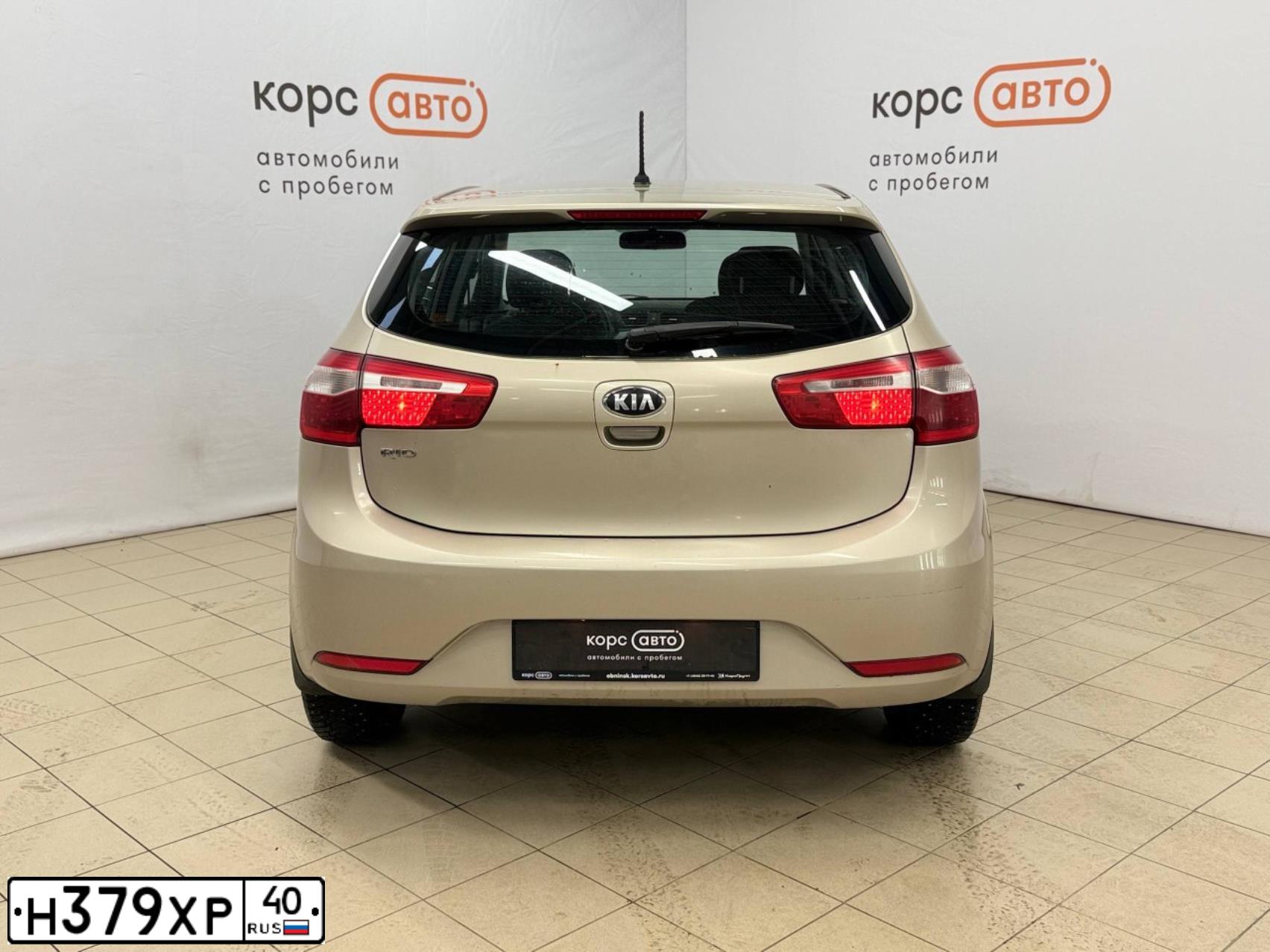 Фото автомобиля KIA RIO, 2014 — госномер Н379ХР40. Цвет: БЕЖЕВЫЙ