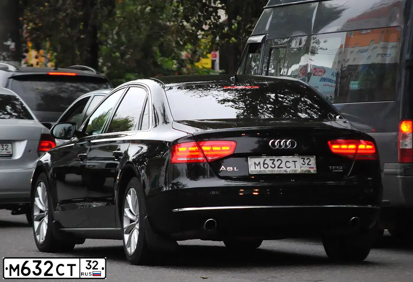 Фото автомобиля AUDI A8, 2013 — госномер Е777ВХ32. Цвет: ЧЕРНЫЙ