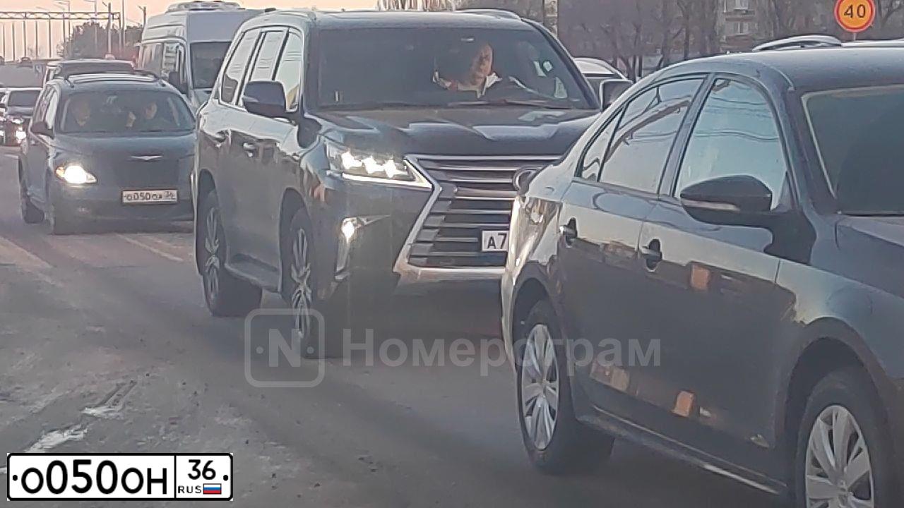 Фото автомобиля NISSAN TITAN, 2004 — госномер О050ОН36. Цвет: ЧЕРНЫЙ