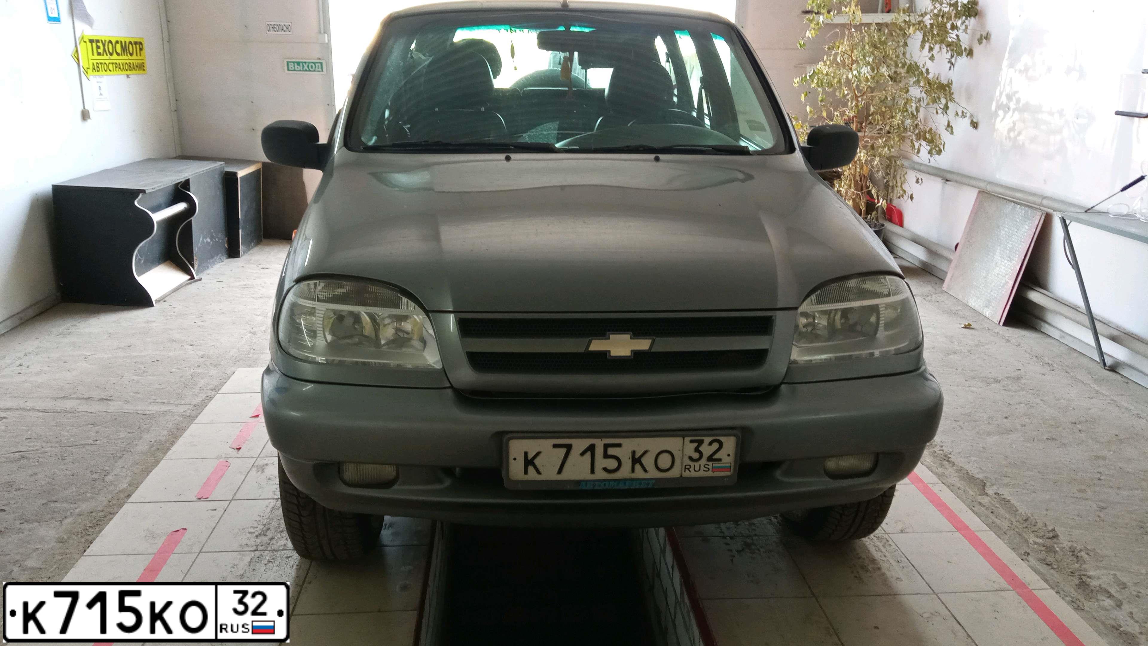 Фото автомобиля CHEVROLET NIVA, 2008 — госномер К715КО32. Цвет: ТЕМНО-СЕРЫЙ МЕТАЛЛИК