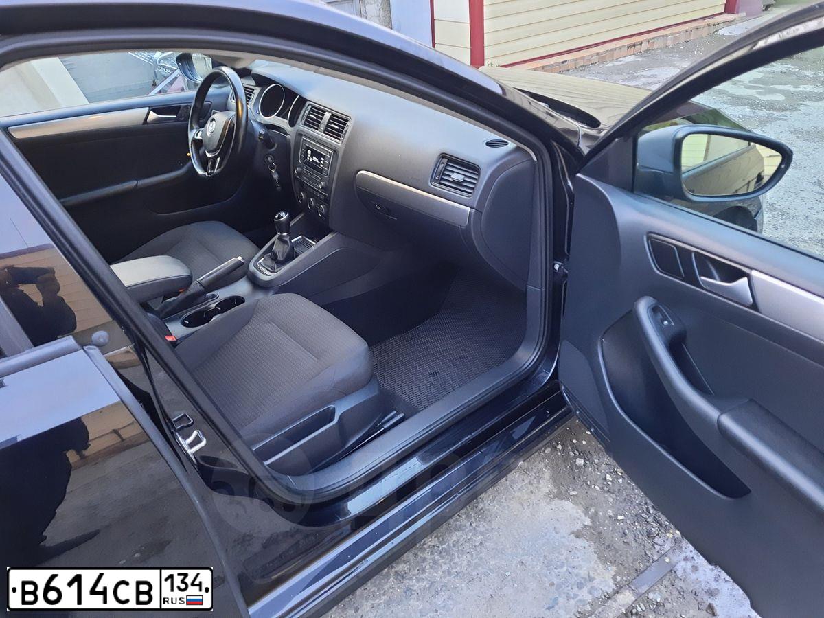 Фото автомобиля VOLKSWAGEN JETTA, 2016 — госномер М233ОА82. Цвет: ЧЕРНЫЙ