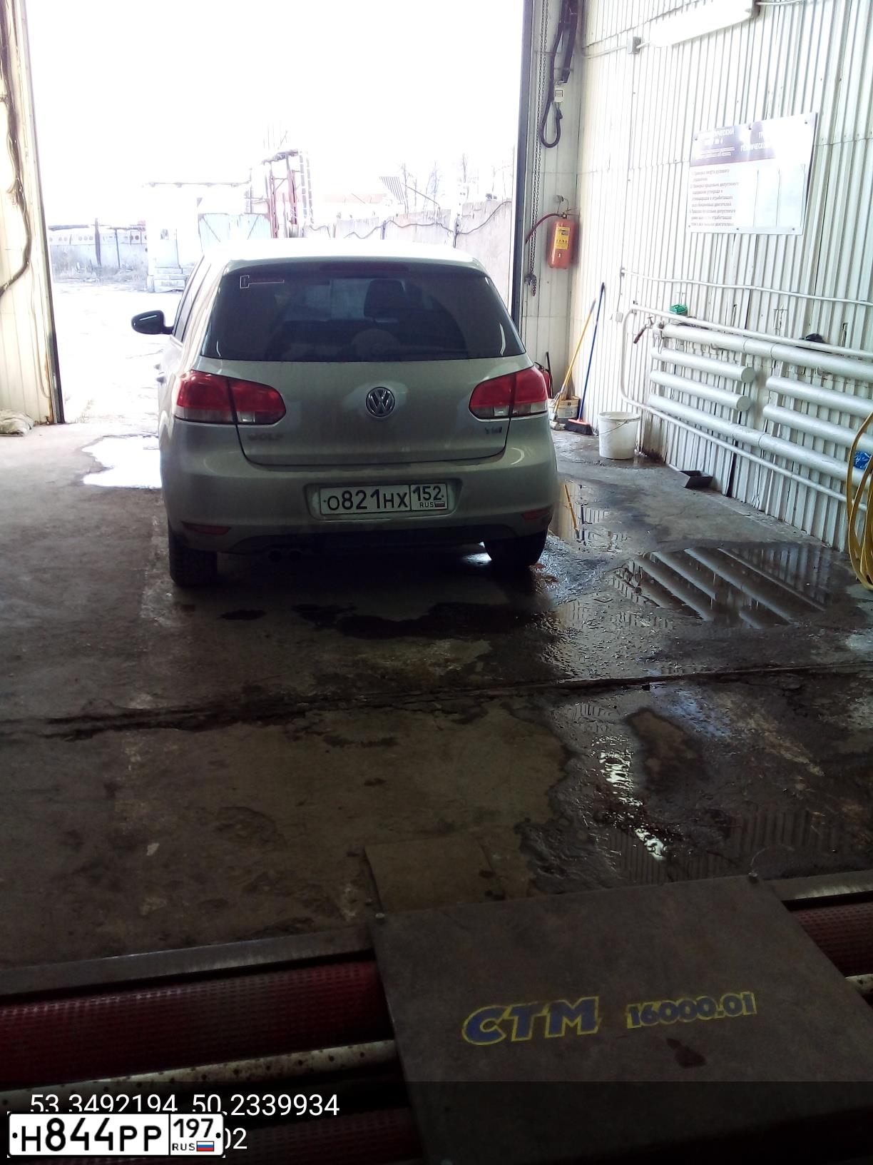 Фото автомобиля VOLKSWAGEN GOLF, 2011 — госномер Е080АС763. Цвет: СЕРЕБРИСТЫЙ