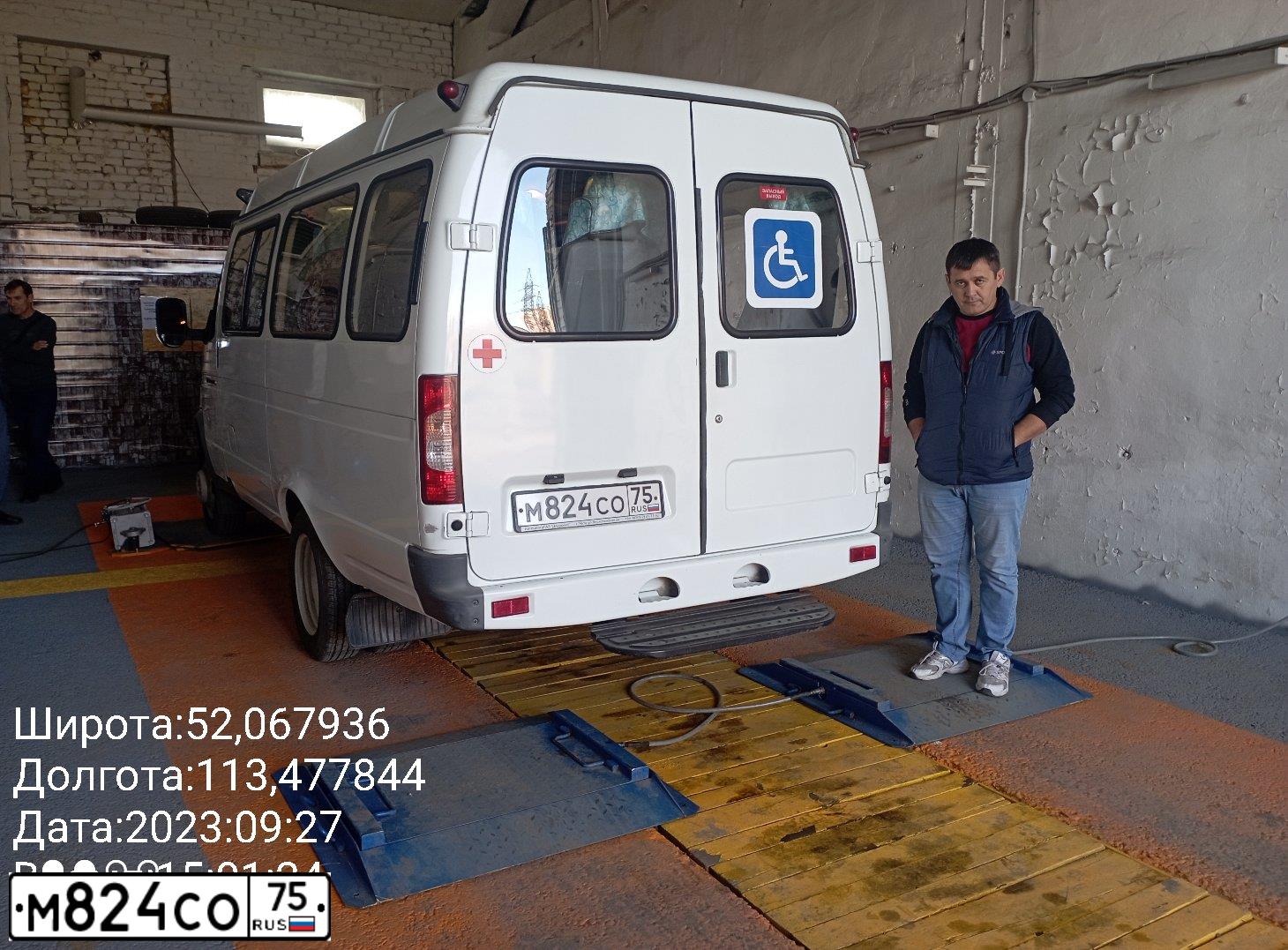 Фото автомобиля GAZ 3221, 2013 — госномер М824СО75. Цвет: Белый