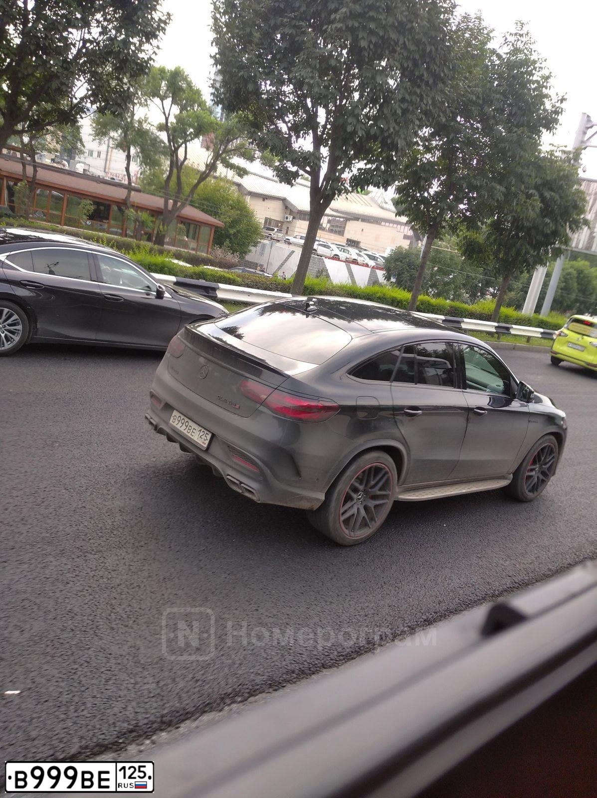 Фото автомобиля MERCEDES GLE-KLASSE, 2016 — госномер В999ВЕ125. Цвет: ЧЕРНЫЙ