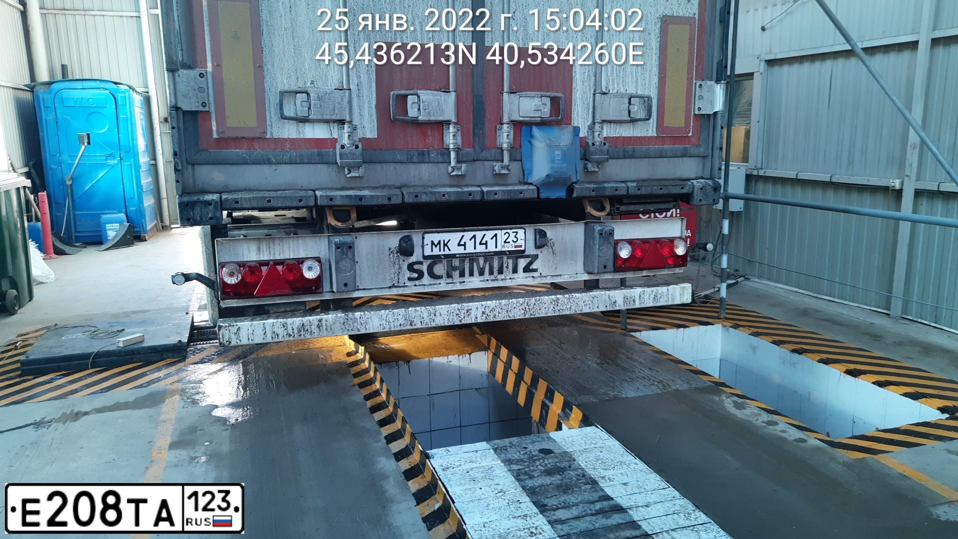 Фото автомобиля MAN TGX 18.XXX /4X2/, 2017 — госномер Е208ТА123. Цвет: Белый