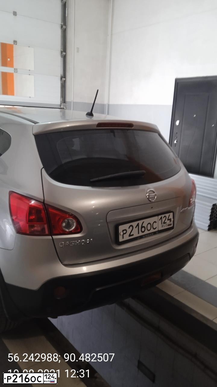 Фото автомобиля NISSAN QASHQAI, 2008 — госномер Р216ОС124. Цвет: СЕРЕБРИСТЫЙ