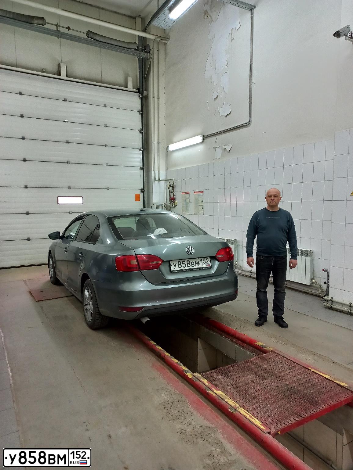 Фото автомобиля VOLKSWAGEN JETTA, 2014 — госномер У858ВМ152. Цвет: ТЕМНО-СЕРЫЙ