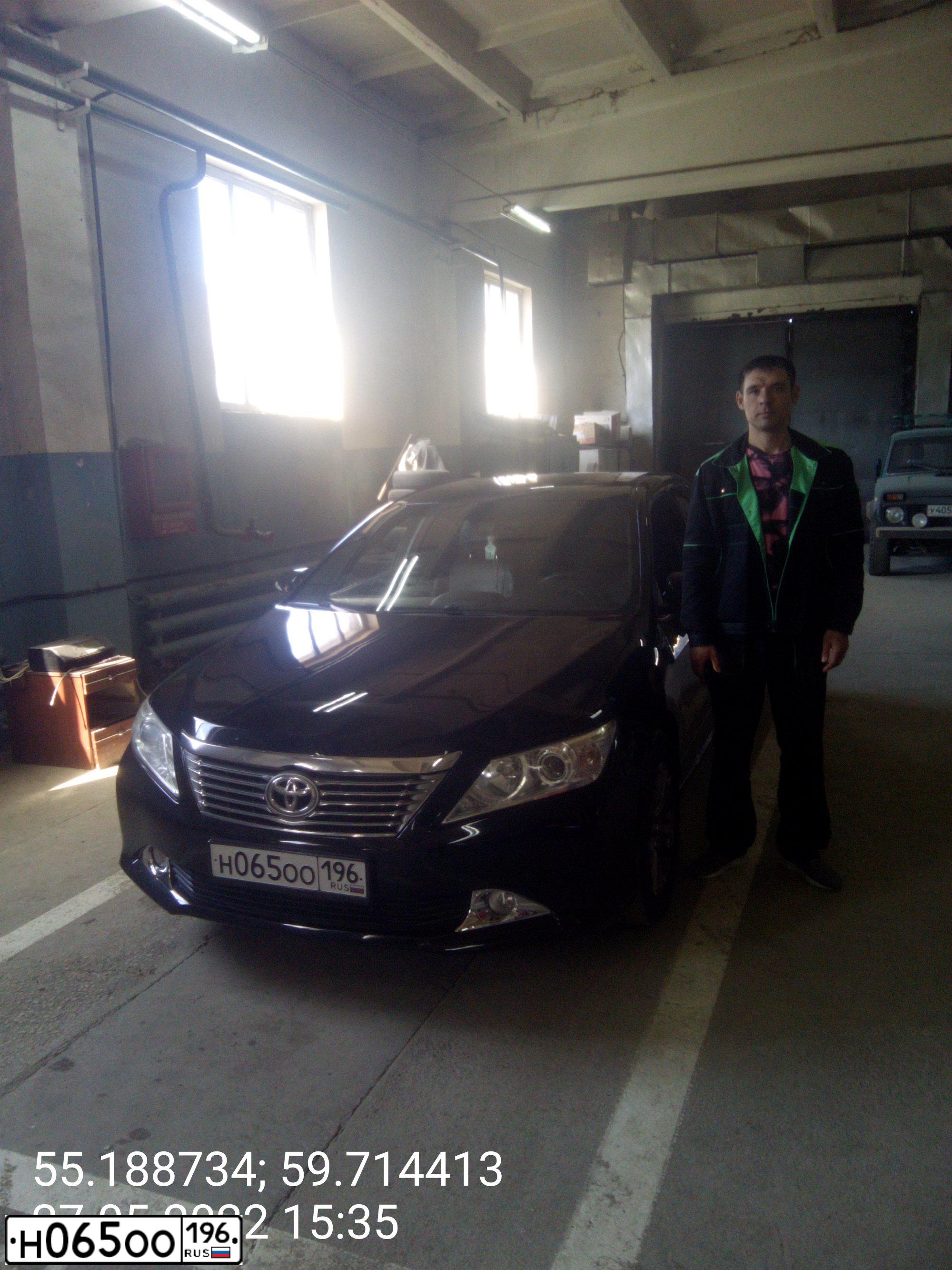 Фото автомобиля TOYOTA CAMRY, 2013 — госномер Е929МА196