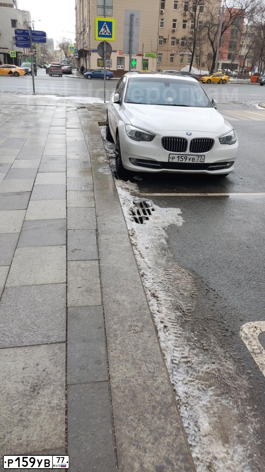 Фото автомобиля VOLVO S40, 1998 — госномер Р159УВ77. Цвет: ЗЕЛЕНЫЙ