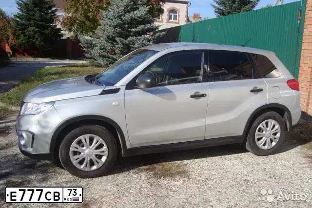 Фото автомобиля SUZUKI GRAND VITARA, 2016 — госномер Е777СВ73. Цвет: Серебристый