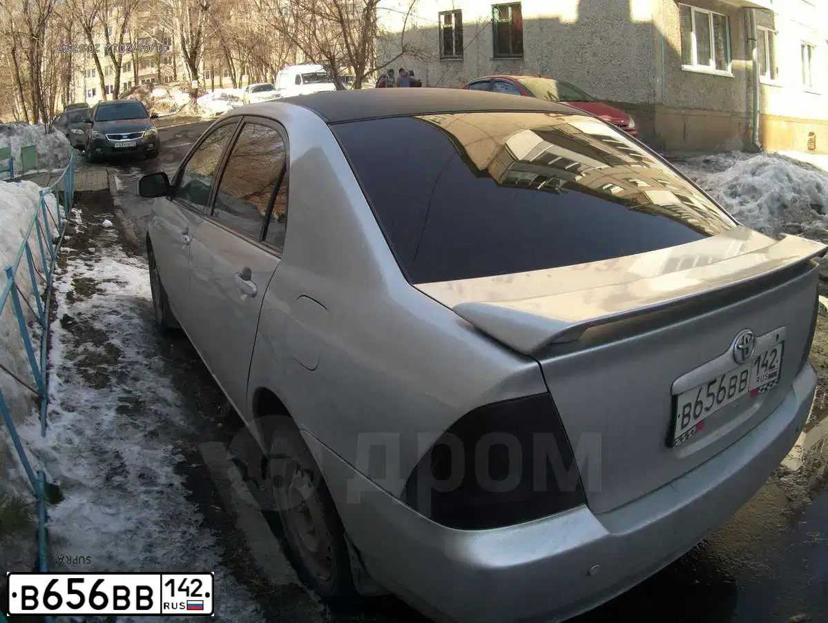 Фото автомобиля TOYOTA COROLLA, 2000 — госномер В499ВН17. Цвет: Серый-Черный
