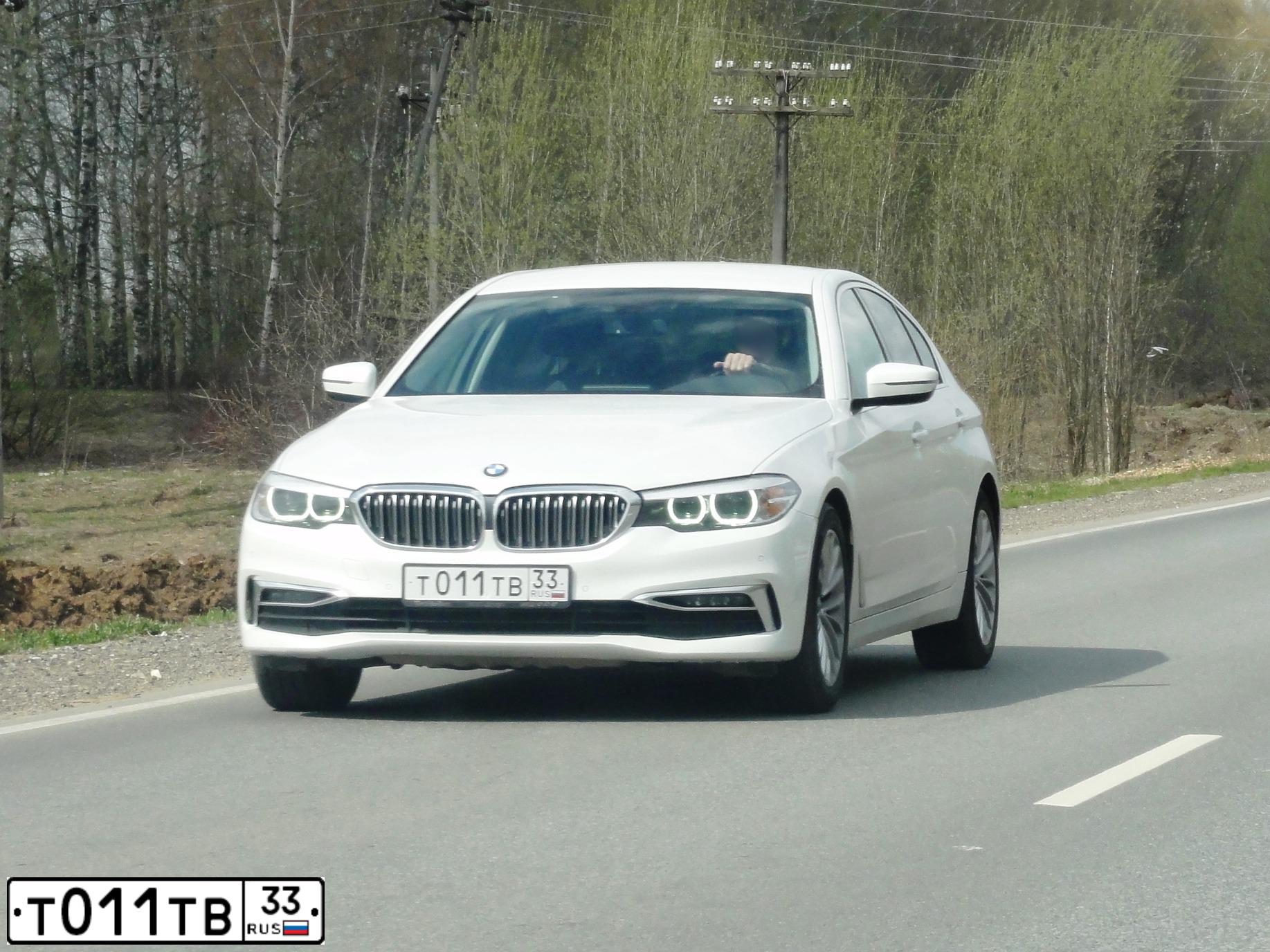 Фото автомобиля BMW SERIE 5, 2018 — госномер Т011ТВ33. Цвет: БЕЛЫЙ МЕТАЛЛИК
