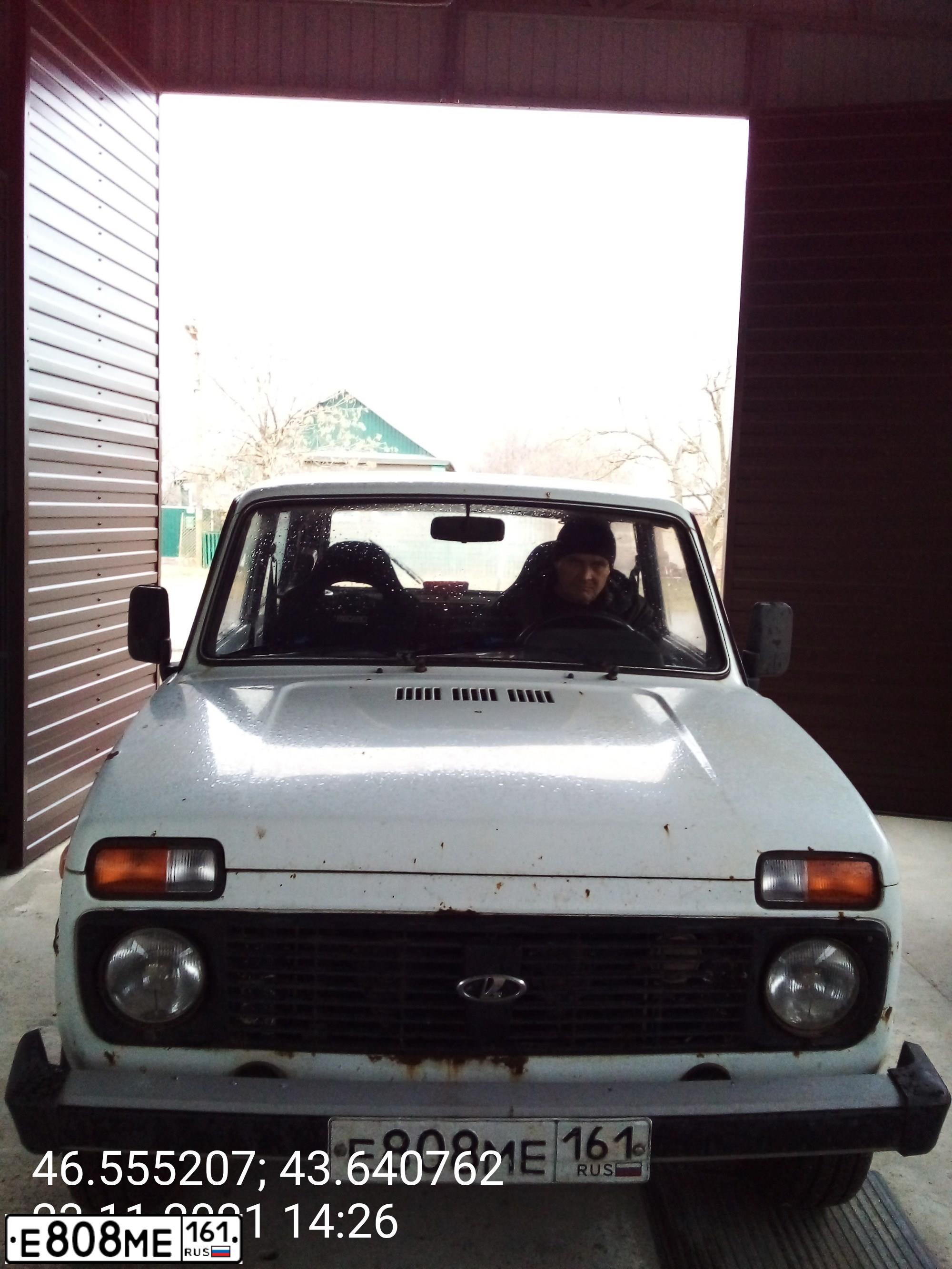 Фото автомобиля LADA 2121 NIVA, 2010 — госномер Е808МЕ161. Цвет: ЯРКО-БЕЛЫЙ