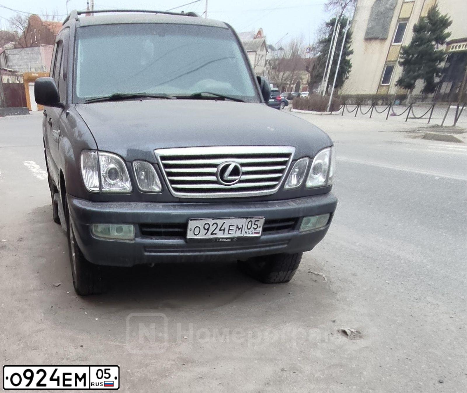 Фото автомобиля LEXUS LX, 2003 — госномер О924ЕМ05. Цвет: ЧЕРНЫЙ(СЕРО-ЧЕРНЫЙ)
