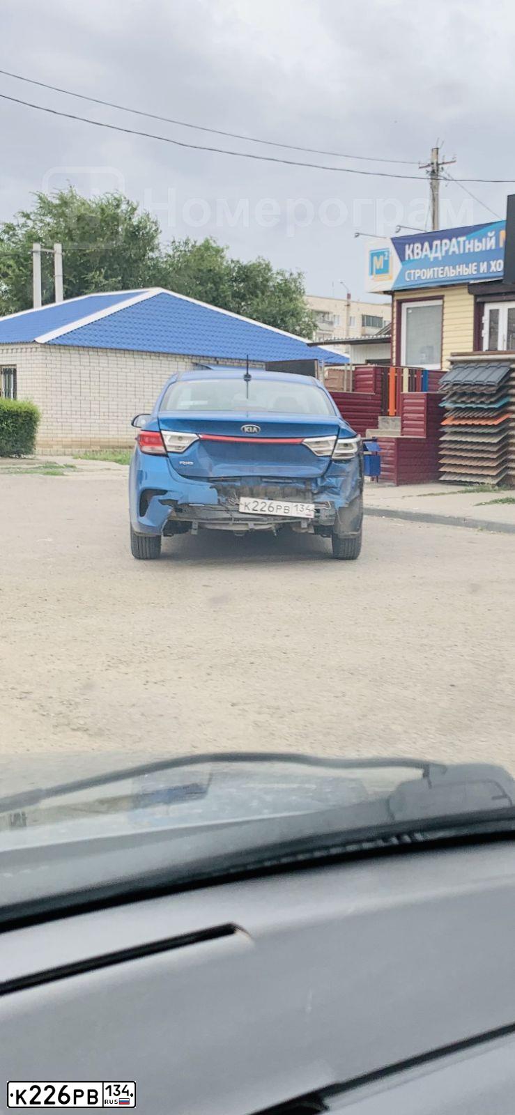 Фото автомобиля KIA RIO, 2017 — госномер Х777СВ178. Цвет: синий
