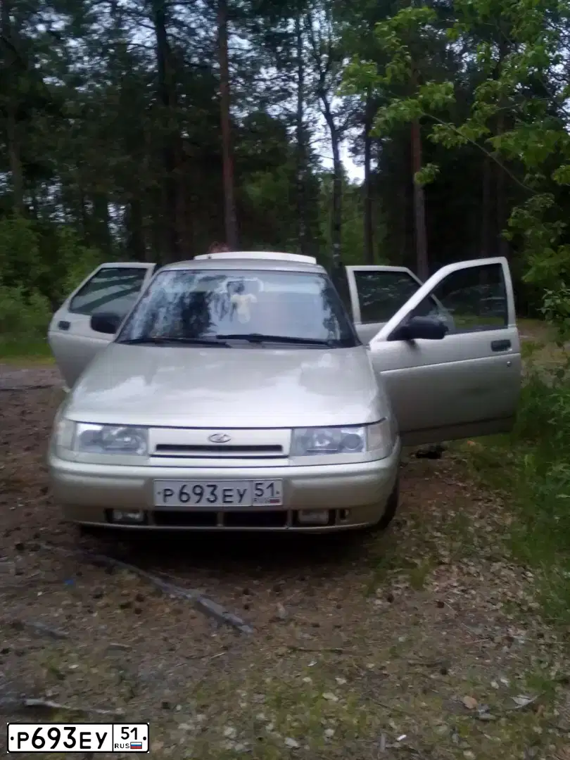 Фото автомобиля LADA 2110 LADA, 2002 — госномер С281ЕТ51. Цвет: СЕРЕБРИСТО-БЕЖЕВЫЙ