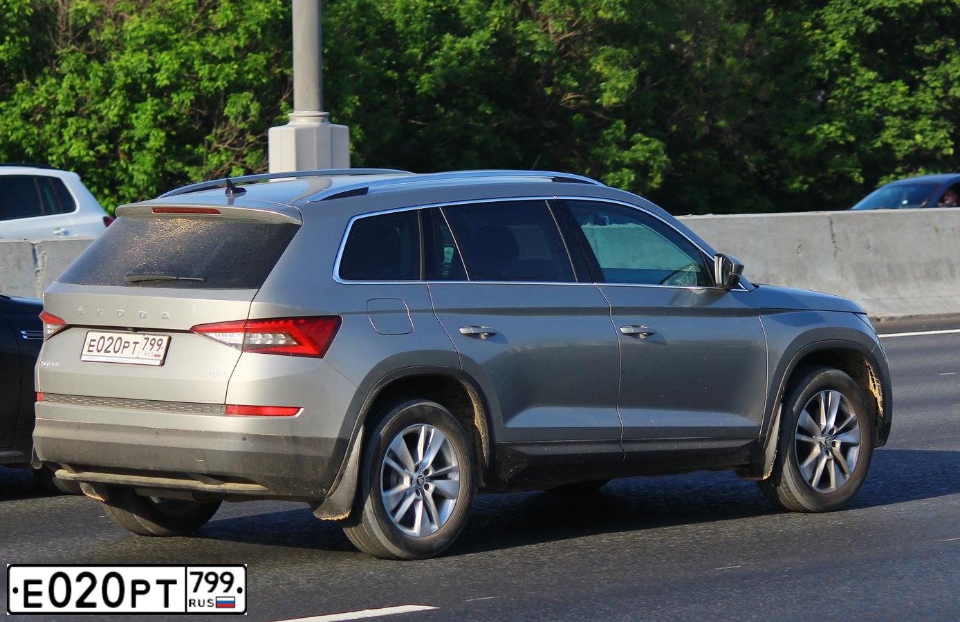Фото автомобиля SKODA KODIAQ, 2019 — госномер А078НЕ57. Цвет: БЕЖЕВЫЙ