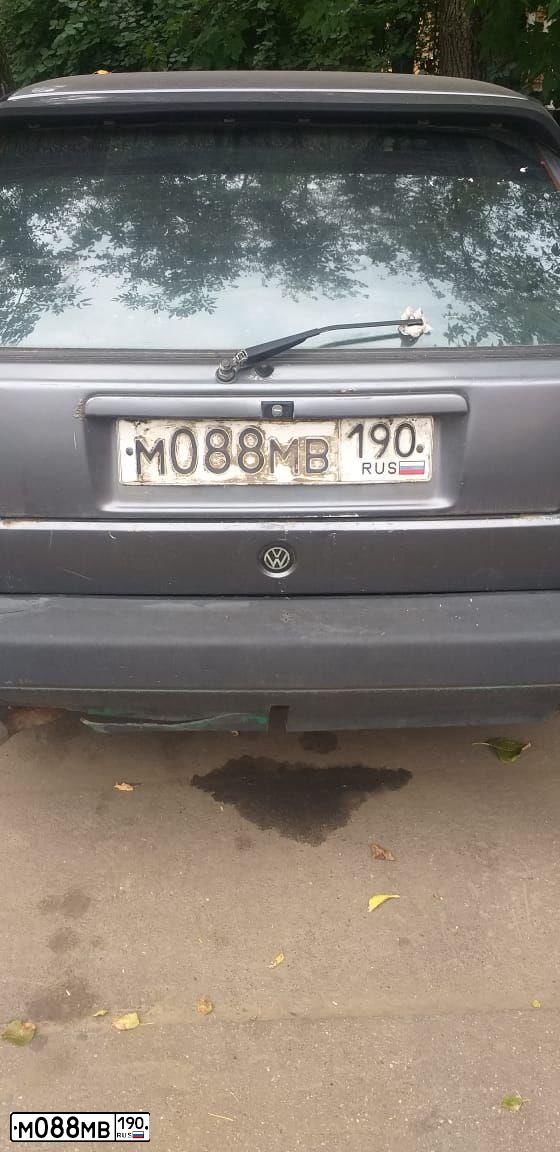 Фото автомобиля VOLKSWAGEN GOLF, 1989 — госномер В880ОА150. Цвет: Серый